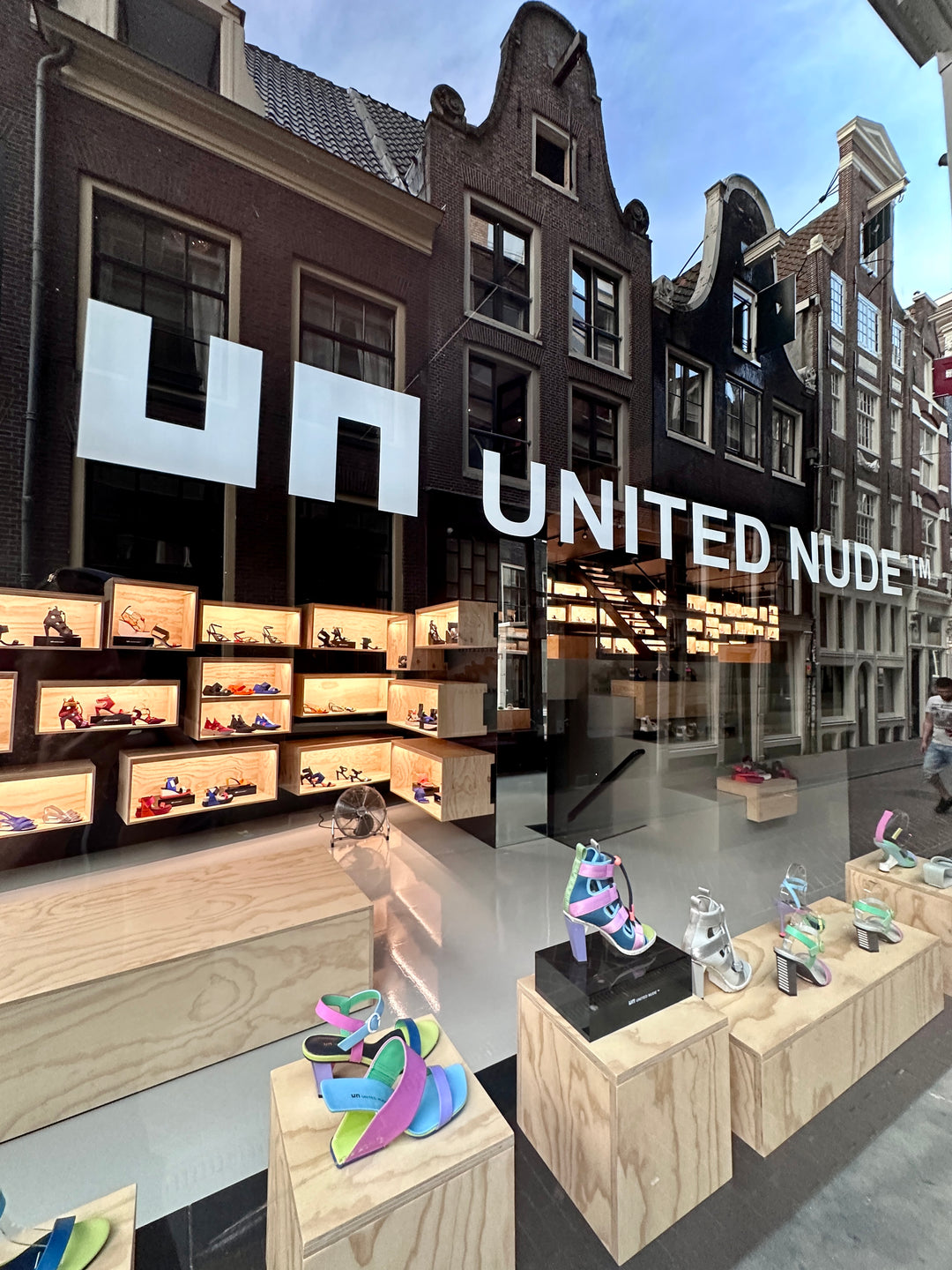 FASHION MEETS ARCHITECTURE IN AMSTERDAM