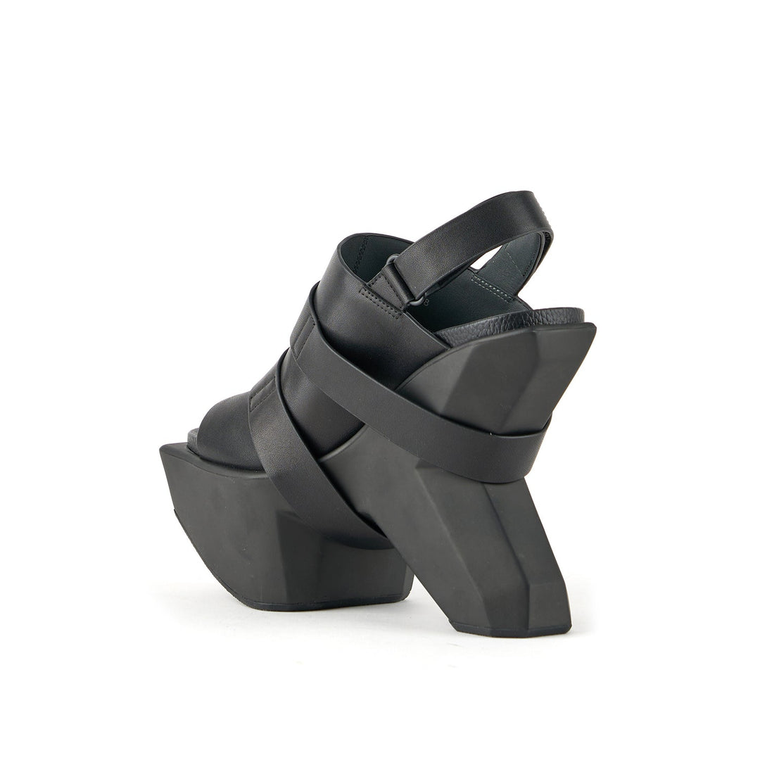 boulder strap mule black 4 angle in view
