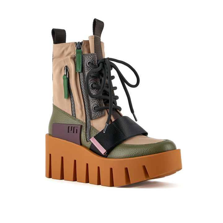 grip combat lo caramel mix 2 angle out view