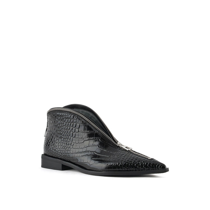 stacy lo black ii 2 angle out view