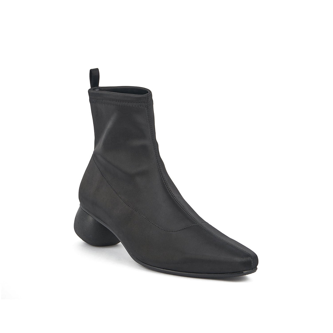carve boot black angle out view