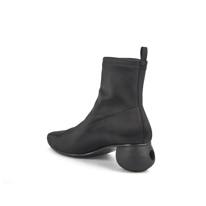 carve boot black angle in view