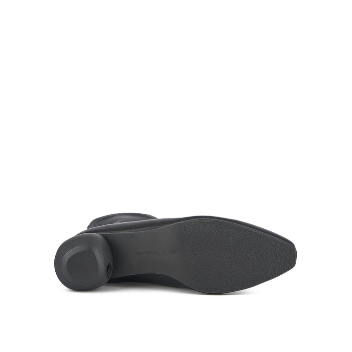 carve boot black bottom view