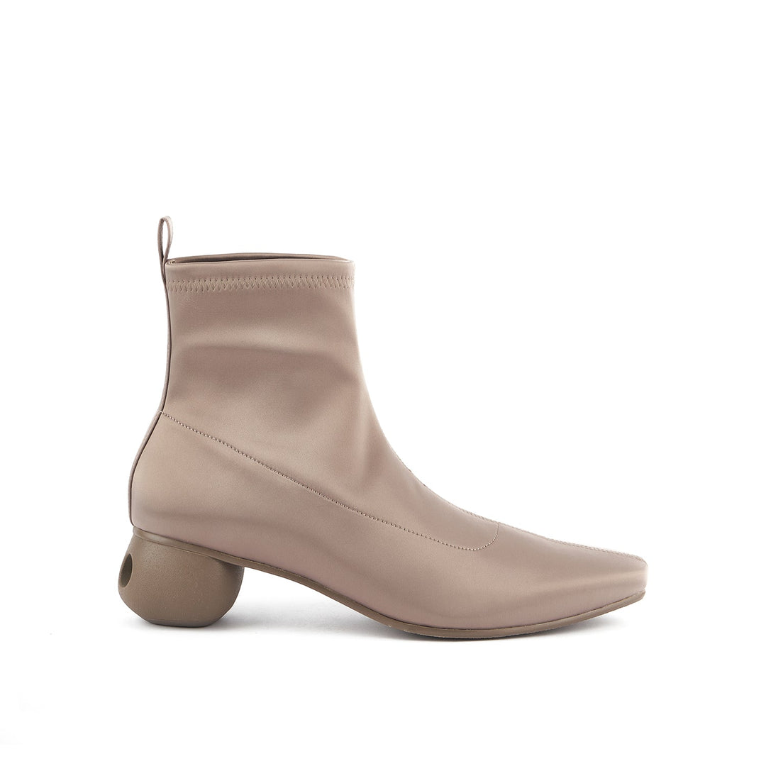 carve boot graige outside view