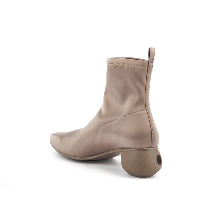 carve boot graige angle in view