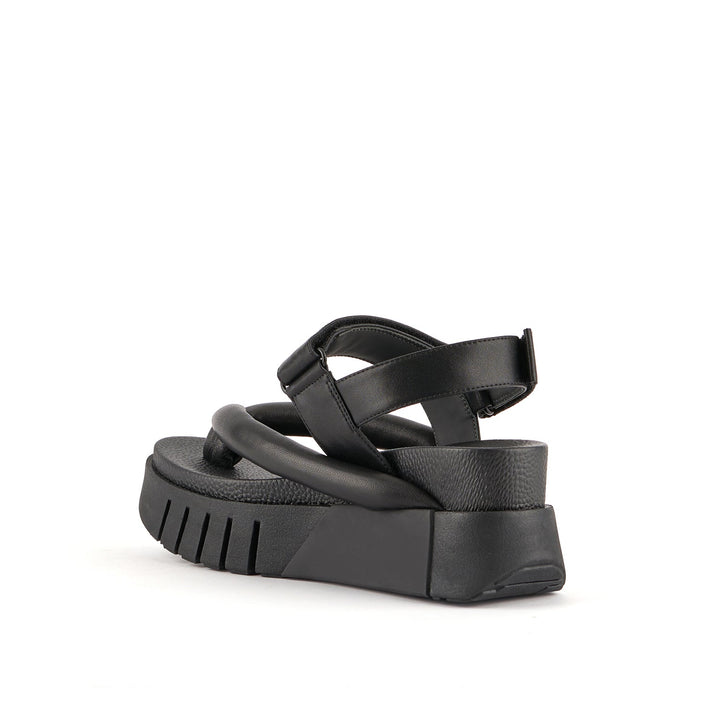 delta tong black angle in view