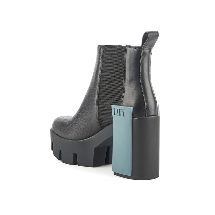 grip chelsea mid ii basalt 4 angle in view aw23