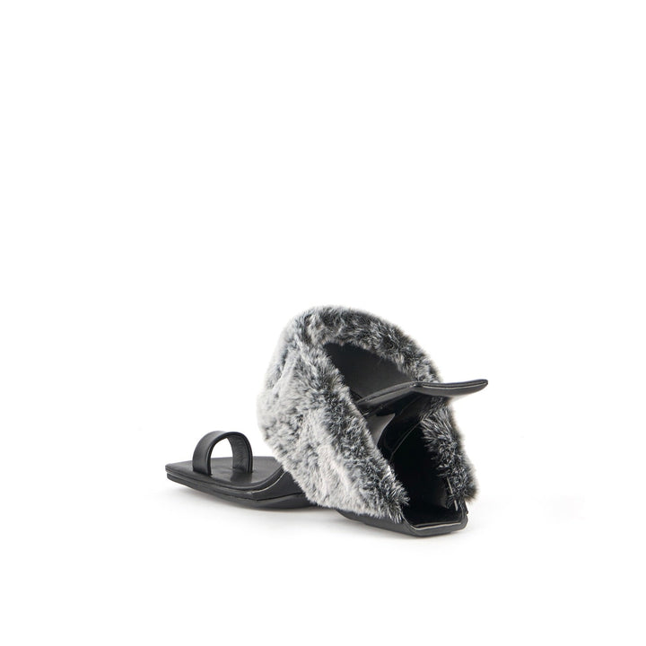 loop toe teddy black angle in view
