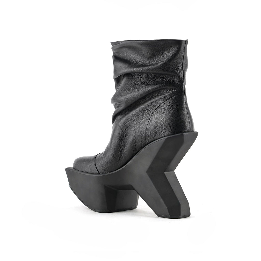 boulder slouch boot black 4 angle in view