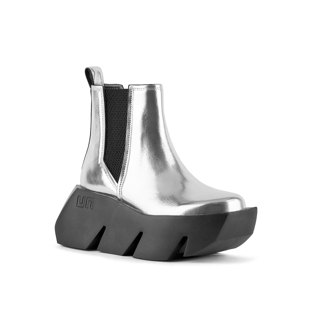 bull chelsea silver 2 angle out view