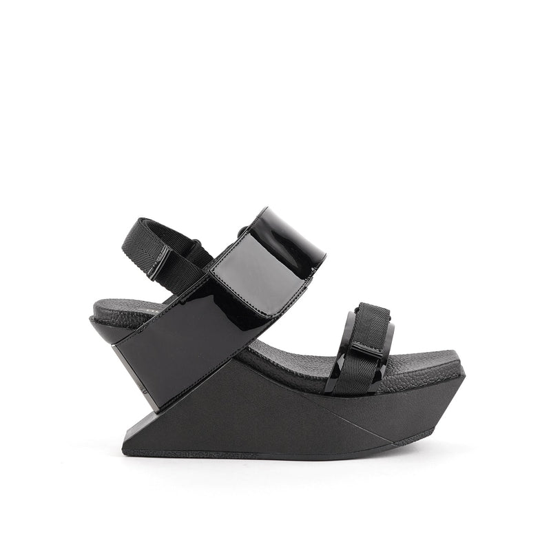 delta run wedge black 1 outside