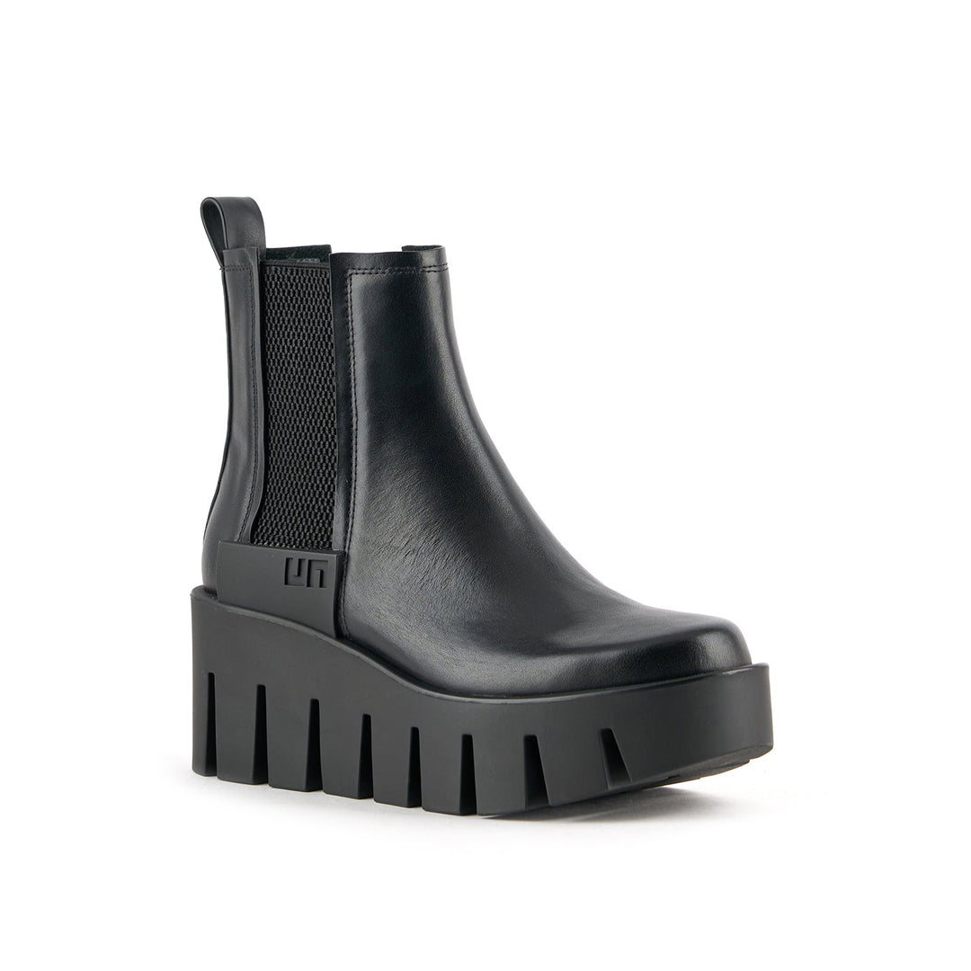 grip chelsea lo iv black 2 angle out view