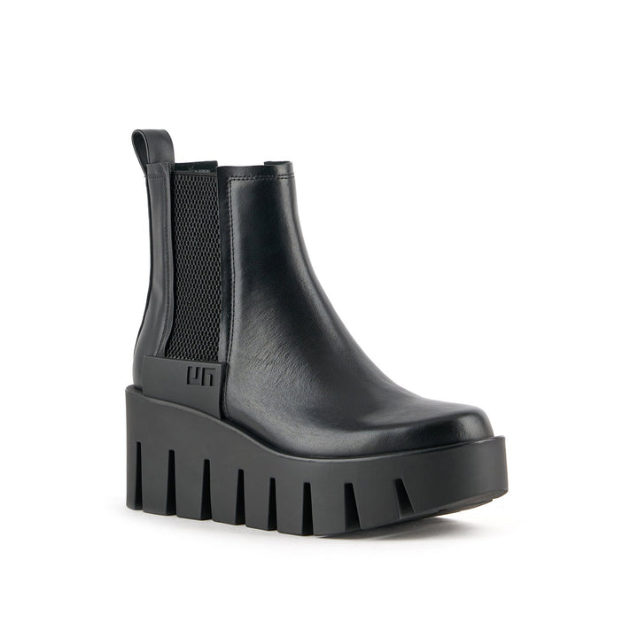 grip chelsea lo iv black 2 angle out view