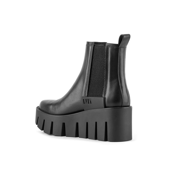 grip chelsea lo iv black 4 angle in view