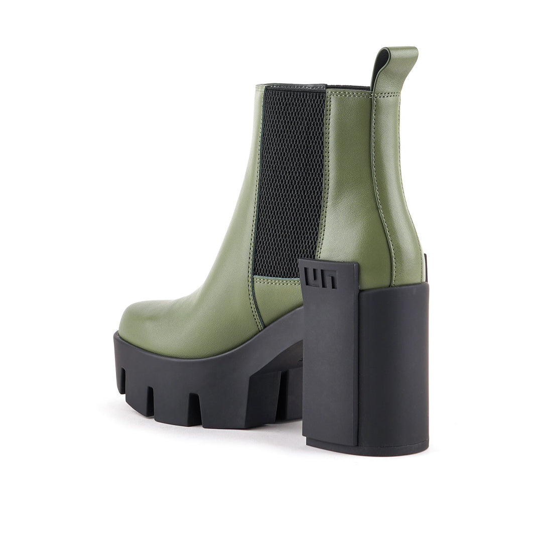 grip chelsea mid v combat 4 angle in