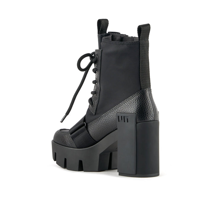 grip combat mid black 4 angle in view