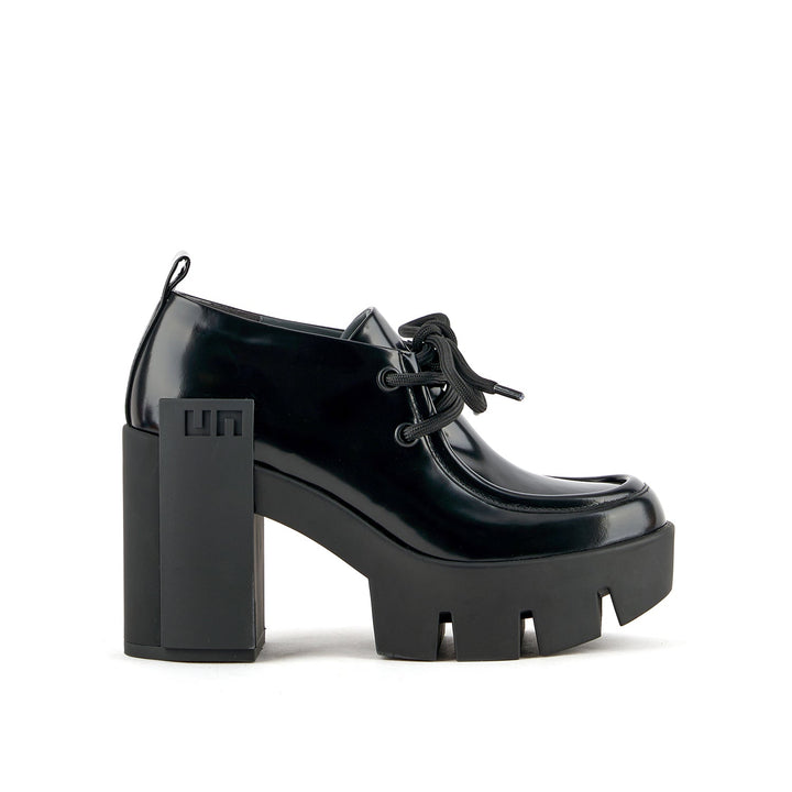 grip moc mid black 1 outside view