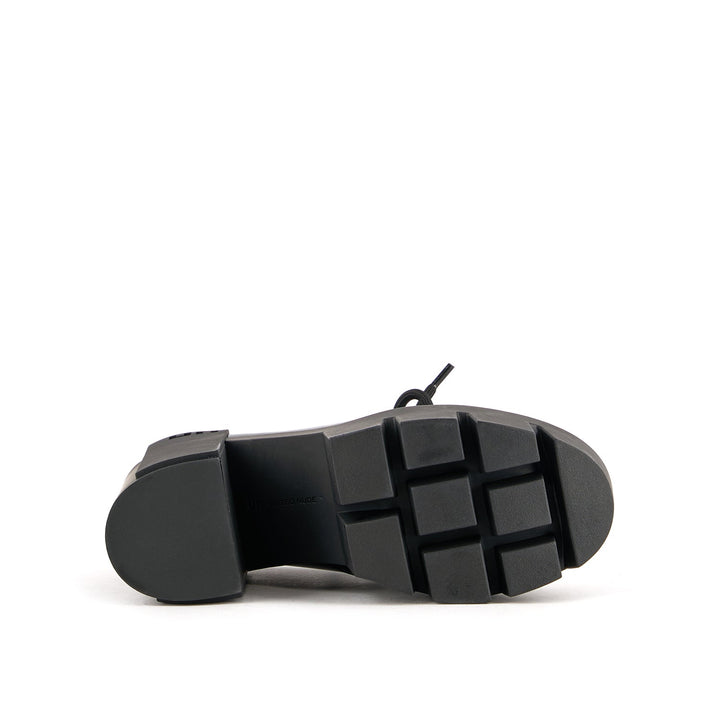 grip moc mid black 6 bottom view