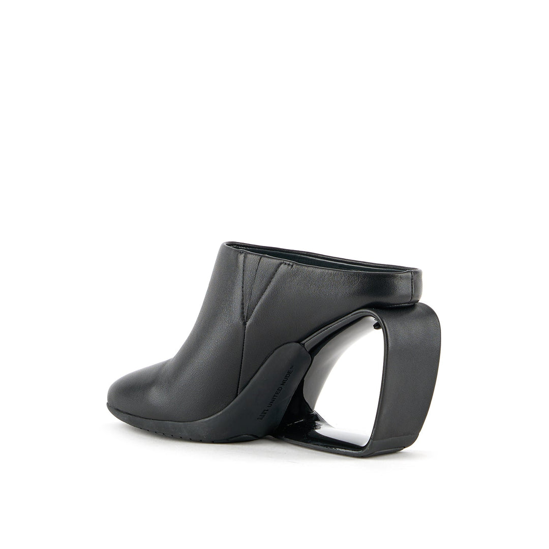 mobius mule hi black 4 angle in view