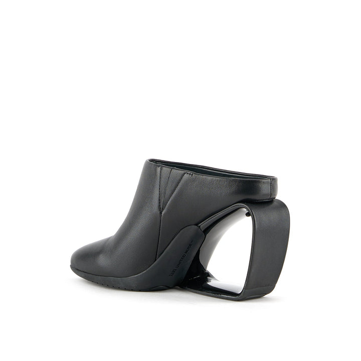 mobius mule hi black 4 angle in view