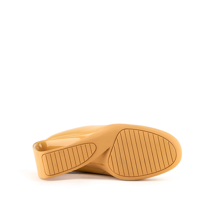 mobius mule hi oak buff 6 bottom view