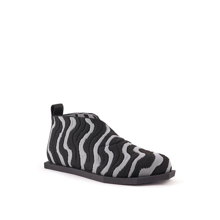poly fold lo black grey 2 angle out