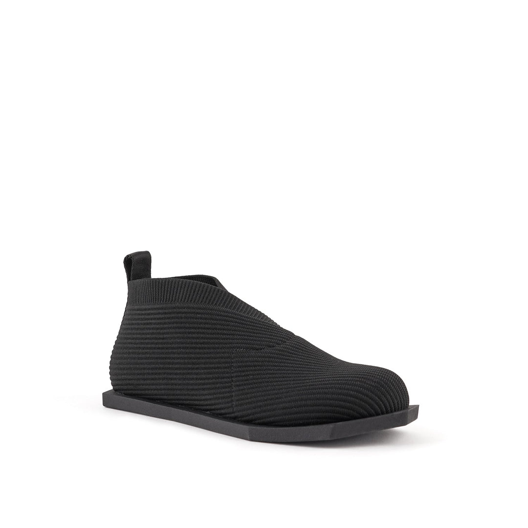 poly fold lo black knit ii 2 angle out