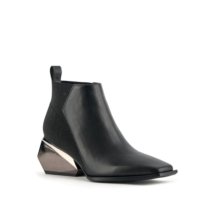 ricky mid black 2 angle out view