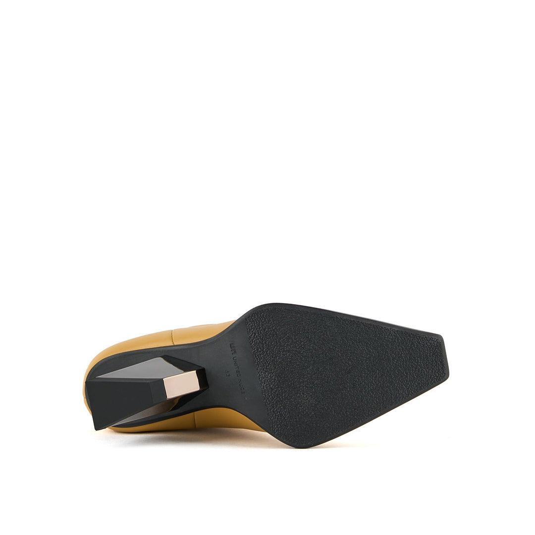 rockit pull on bootie oak buff 6 bottom view