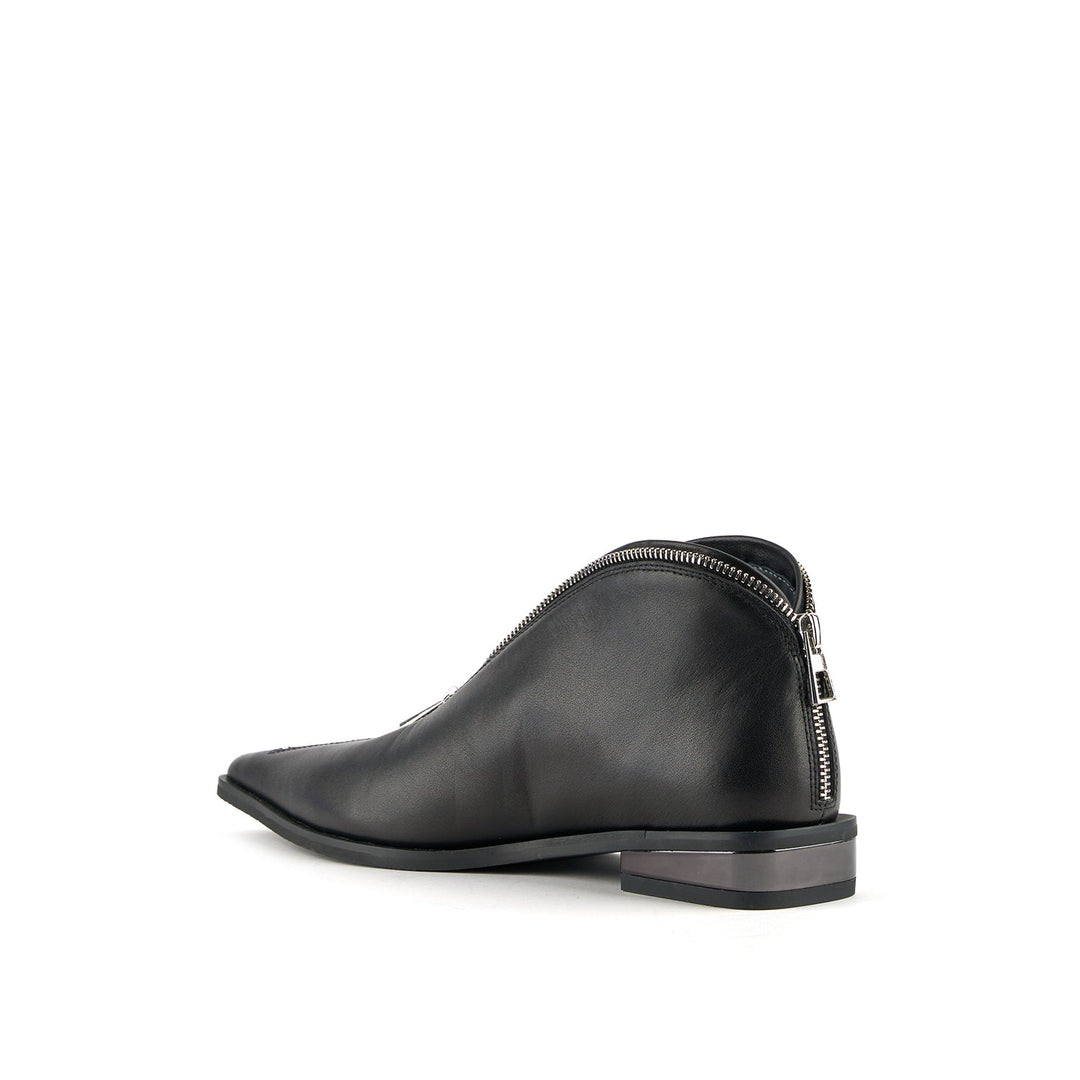 stacy lo black 4 angle in view