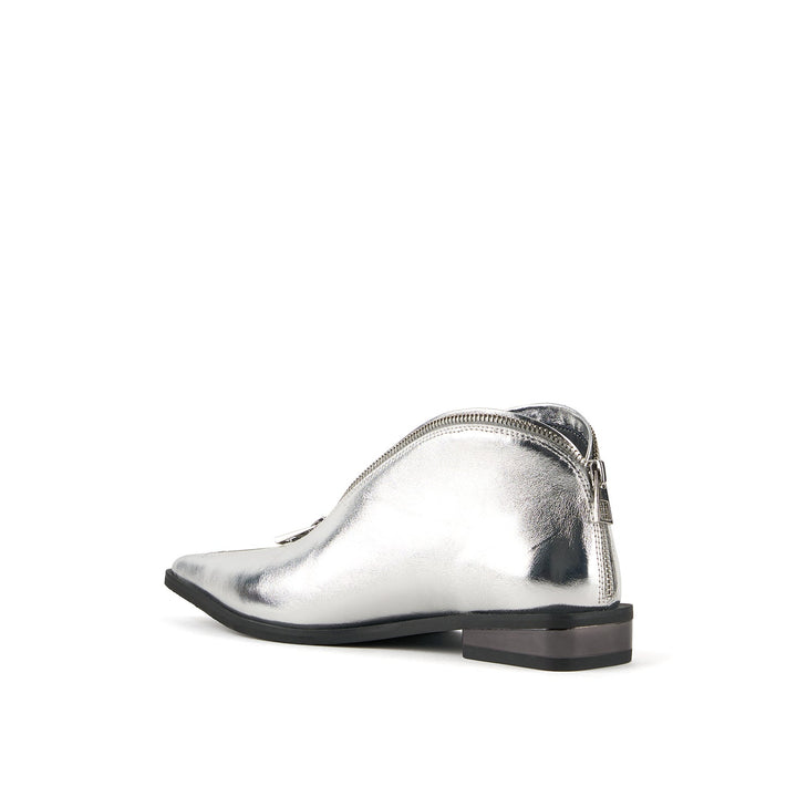 stacy lo silver 4 angle in view