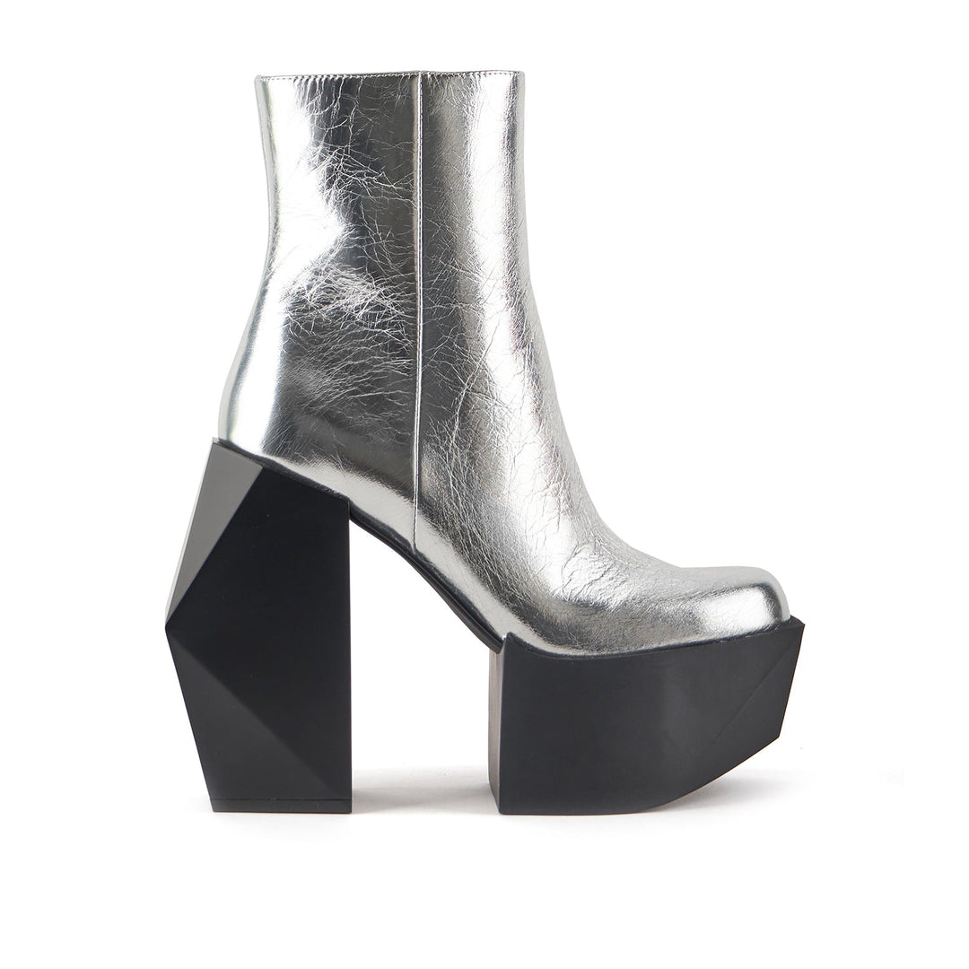 stage boot silver 1 outside view