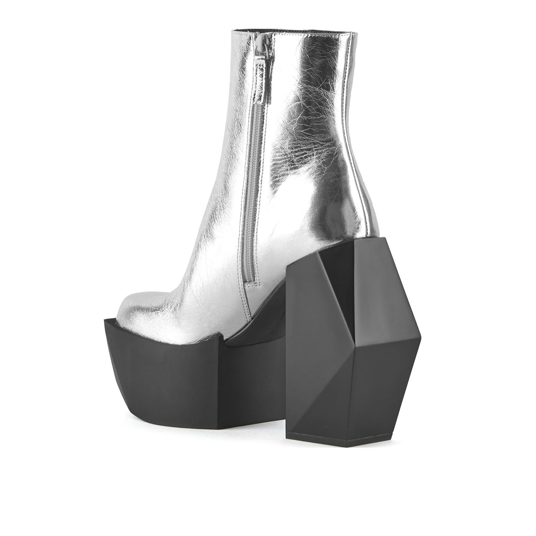 stage boot silver 4 angle in view