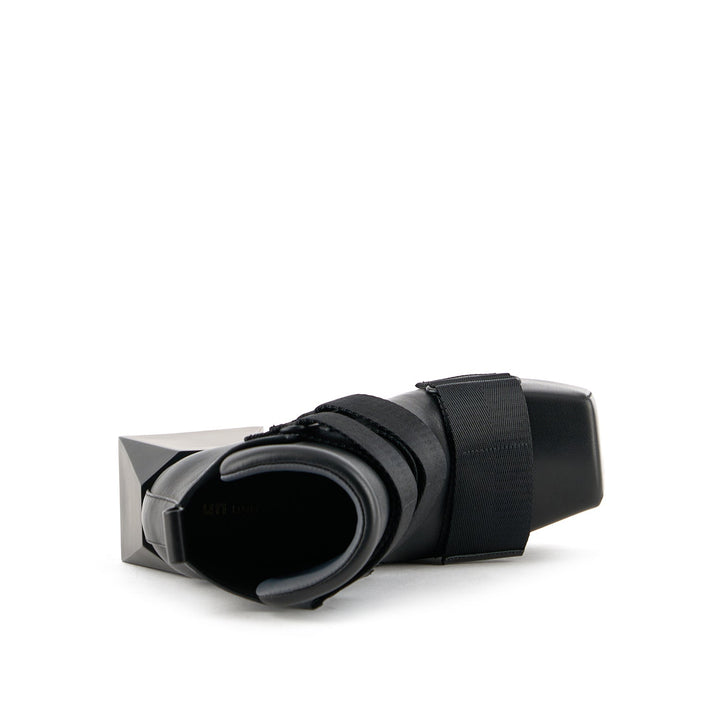 stage tron black 5 top view