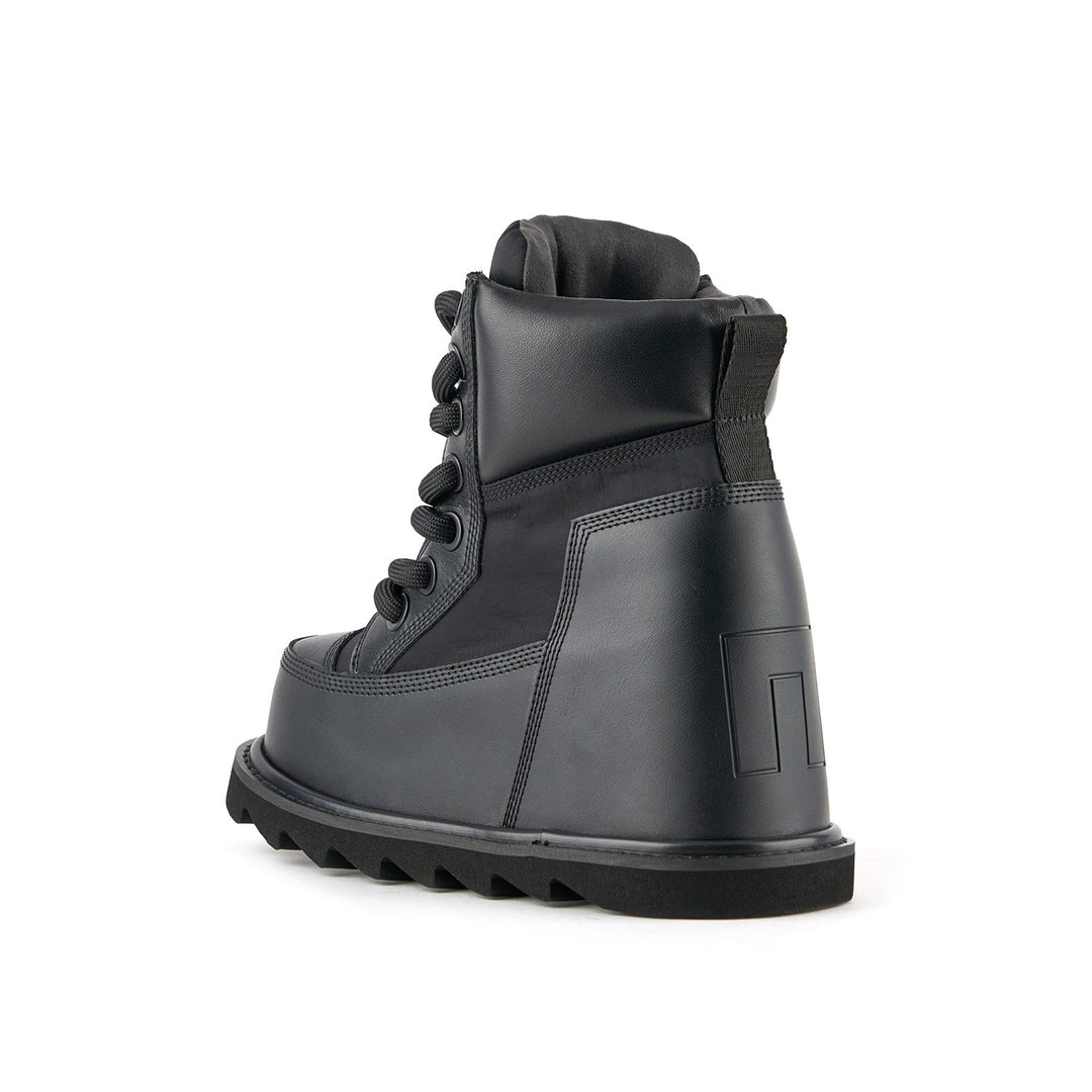 zembla hiker mid black 4 angle in view