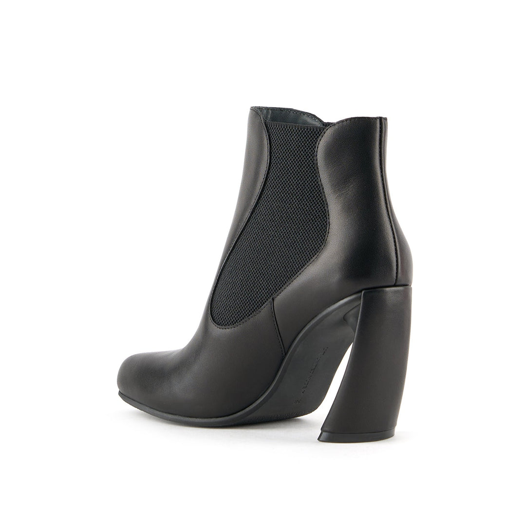 zuma flow hi black 4 angle in view