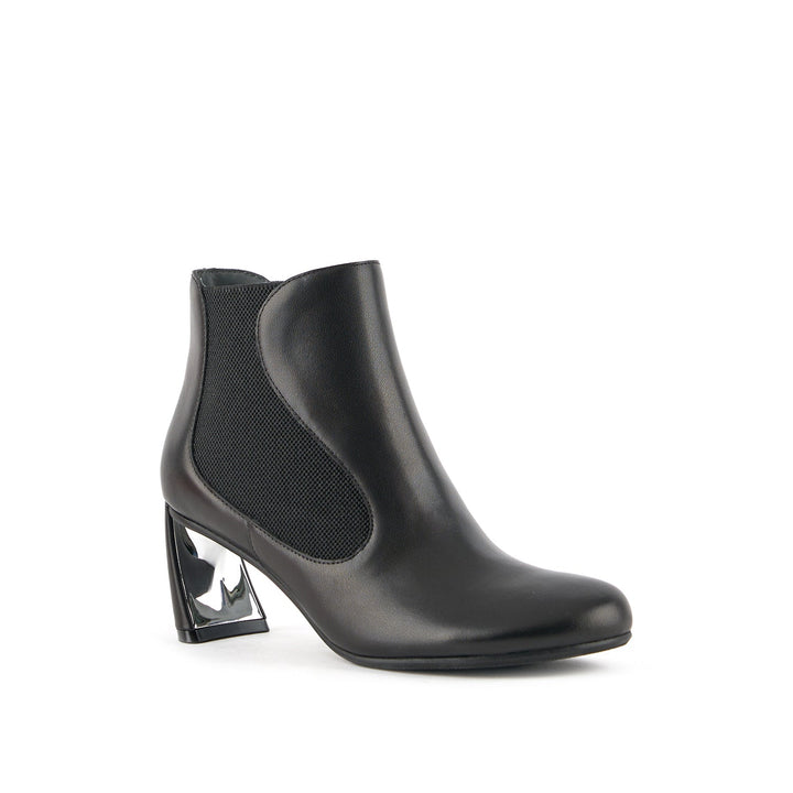 zuma flow mid black 2 angle out view