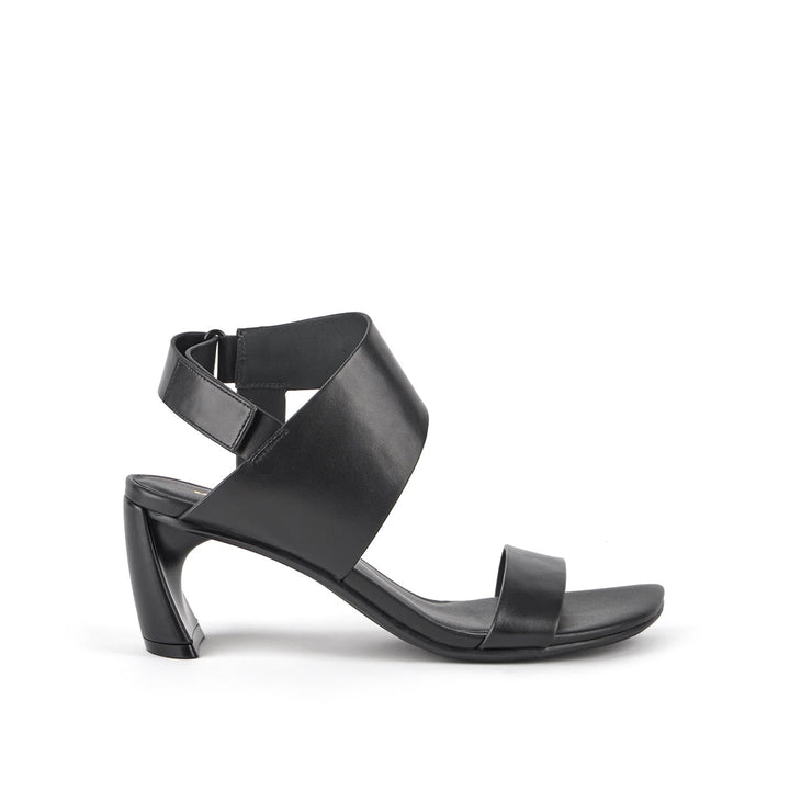 zuma sandal mid black 1 outside view