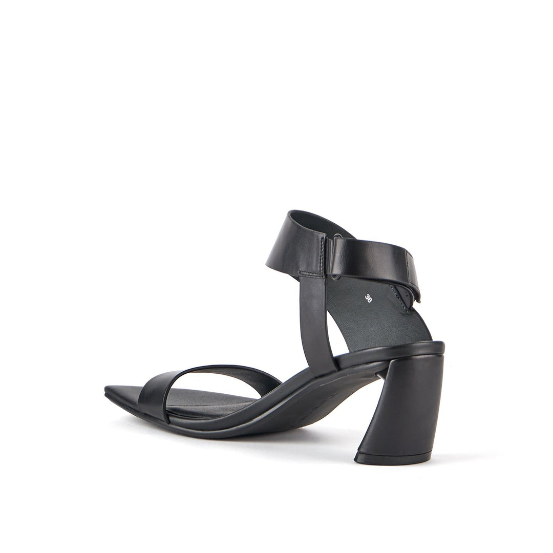 zuma sandal mid black 4 angle in view