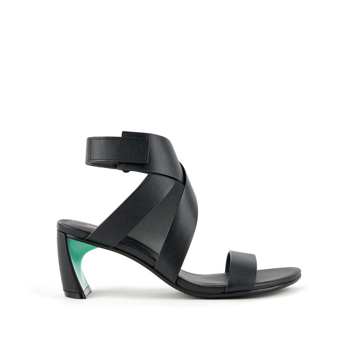 zuma way mid black 1 outside