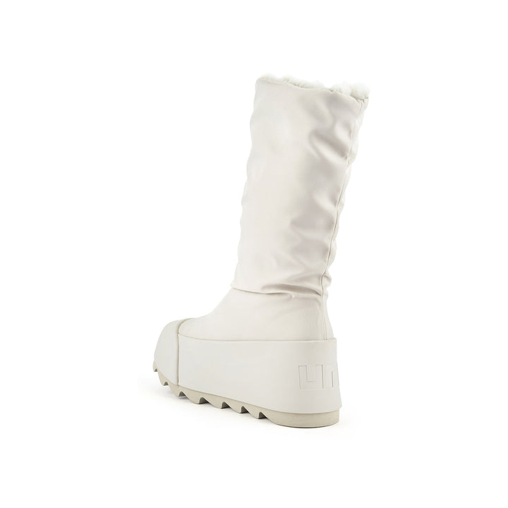 polar boot ii white 4 angle in view aw23