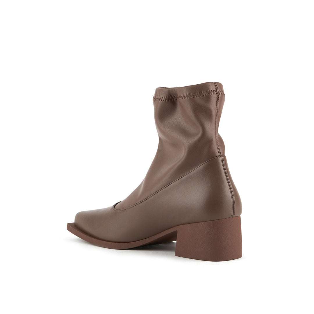 stem short boot brown angle in view