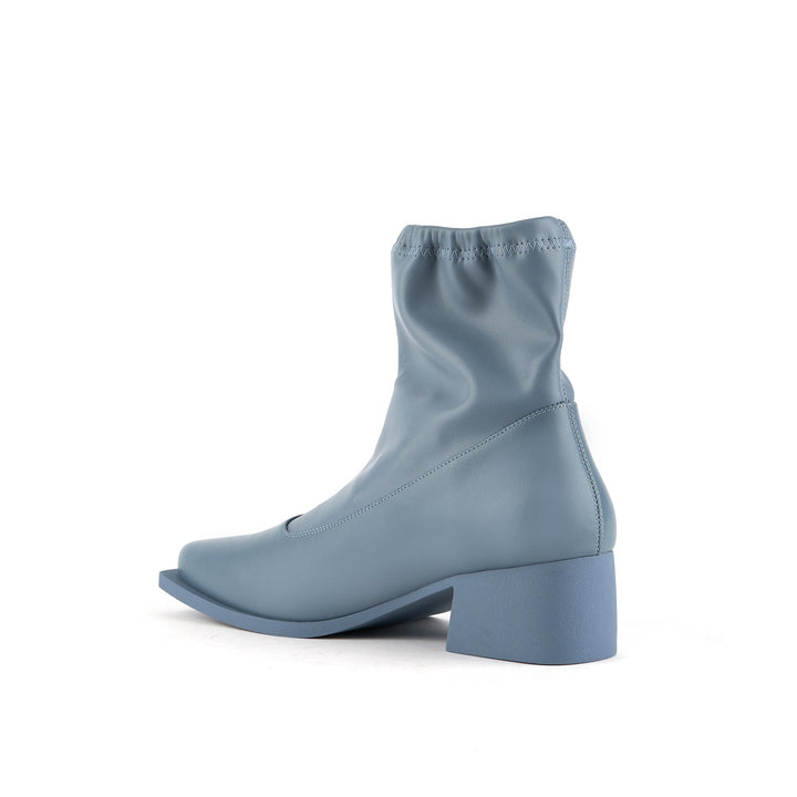 stem short boot lt blue angle in view